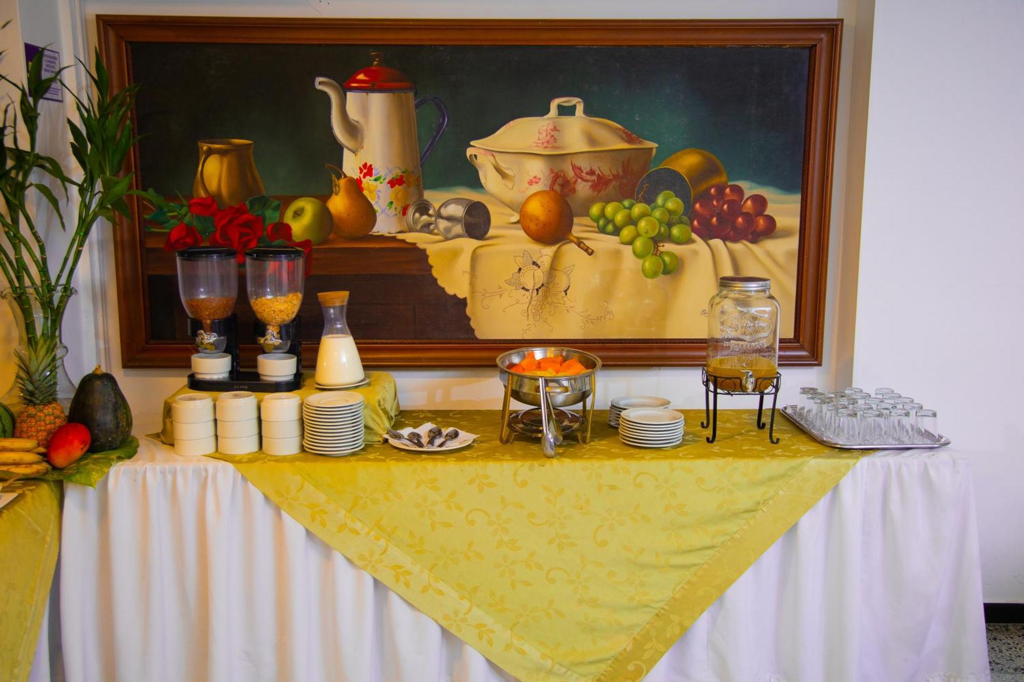 Tama Hotel Granada Real Кали Экстерьер фото